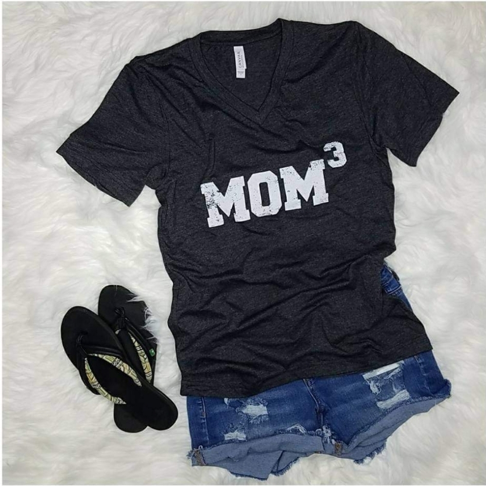 Mom3 tee